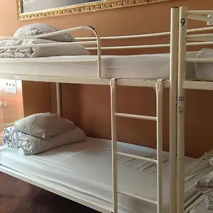  Hostal New One World